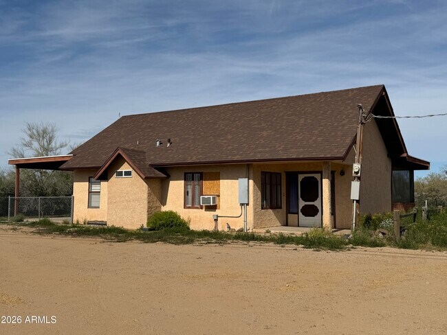 Foto del edificio - 1328 E Maddock Rd