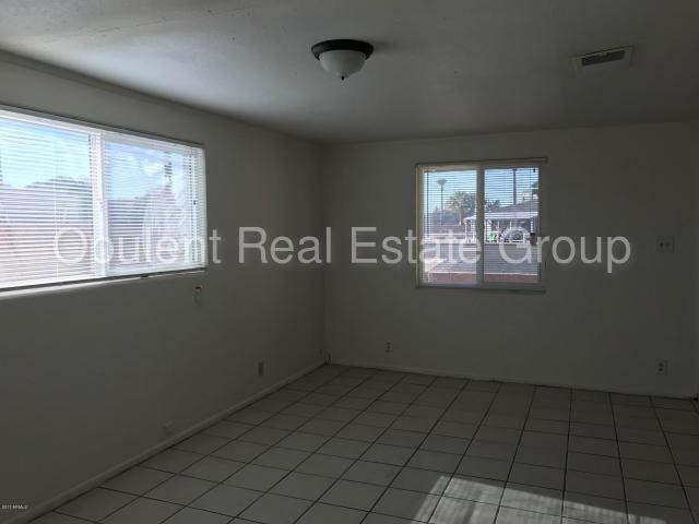 Primary Photo - 4329 N Longview Ave