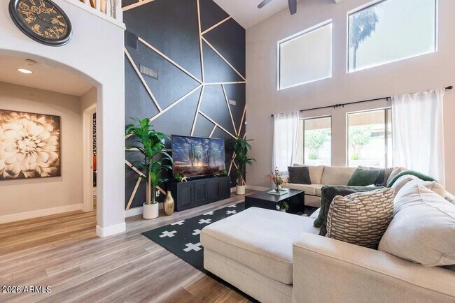 Building Photo - 5352 E Woodridge Dr
