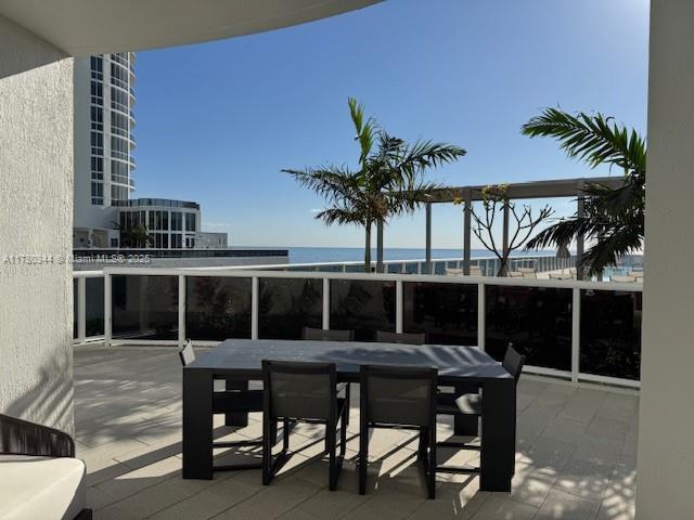Building Photo - 15811 Collins Ave