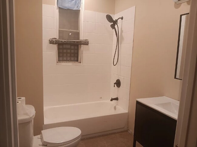 Foto del edificio - 5001 W Chicago Ave