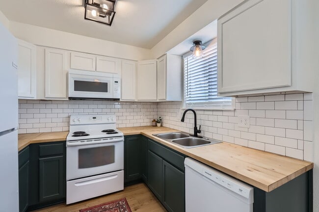 Foto del edificio - 3416 Butternut Dr