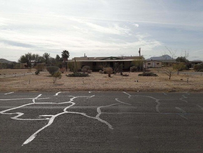 Building Photo - Horse Property! One Acre 3BD/2BA Very Nice...