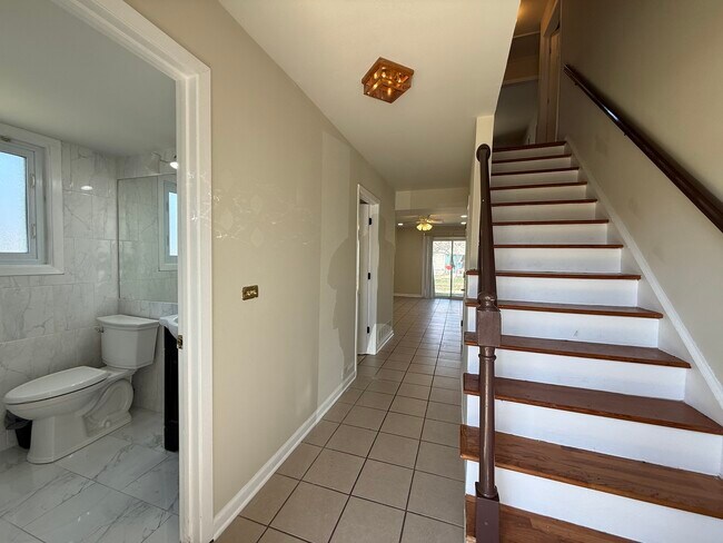 Foto del edificio - 1874 Windward Ln