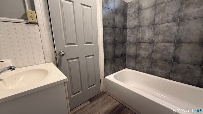 Foto del edificio - 500 Carroll Ave