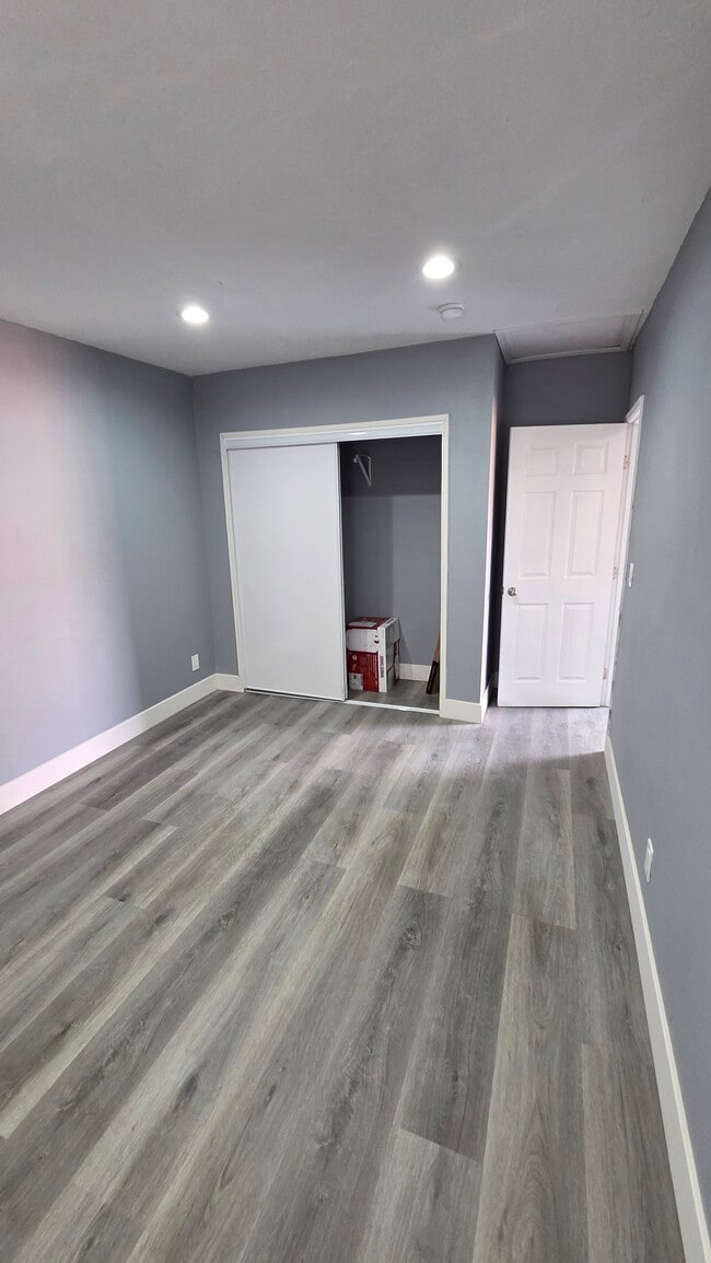 Building Photo - 303 Elmwood Ave