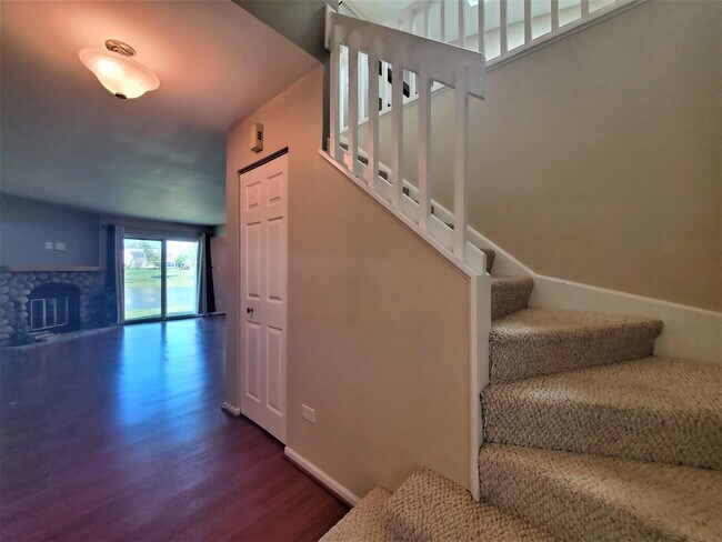 Foto del edificio - 1374 Longacre Ln