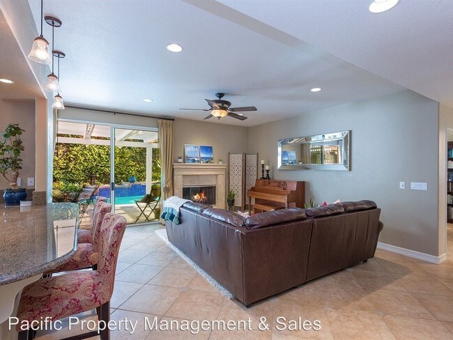 Building Photo - 5 br, 3 bath House - 4951 Lassen Dr.