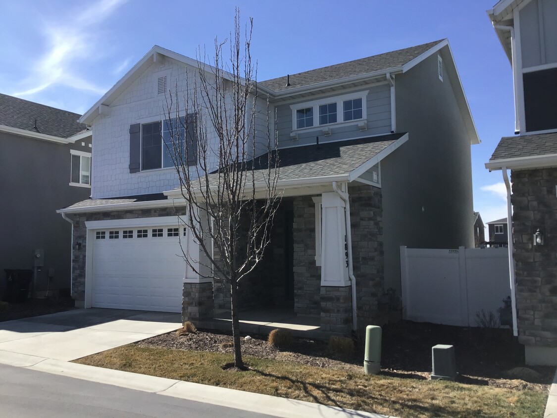 1893 W Parkview Drive House Rental in Syracuse, UT