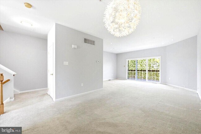 Foto del edificio - 248 Roosevelt Ave