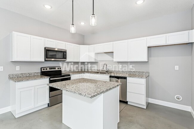 Building Photo - 1006-1006 W 55th St S