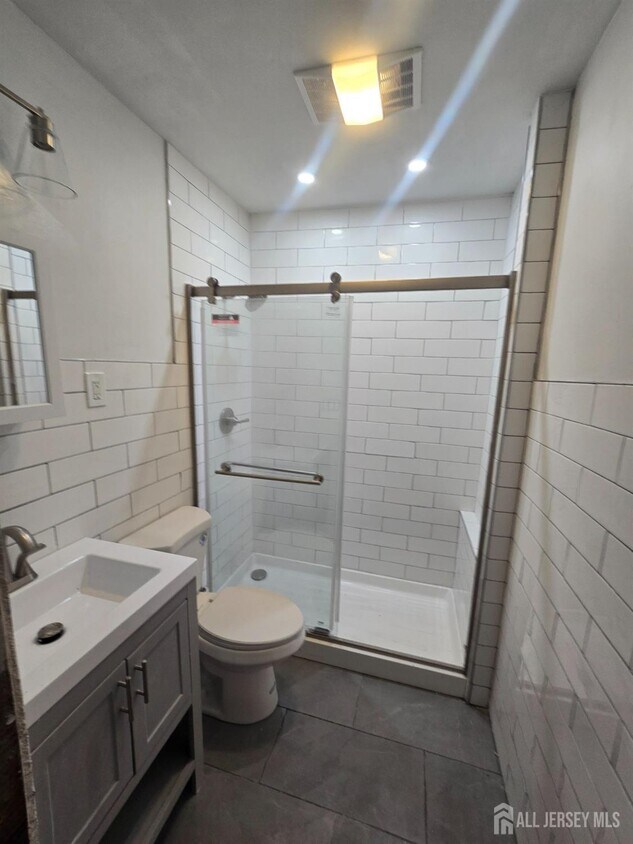 Building Photo - 160 Highland Ave