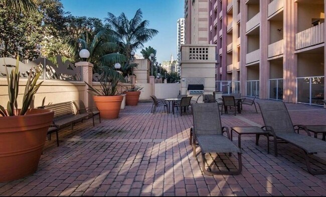 Foto del edificio - 388 E Ocean Blvd