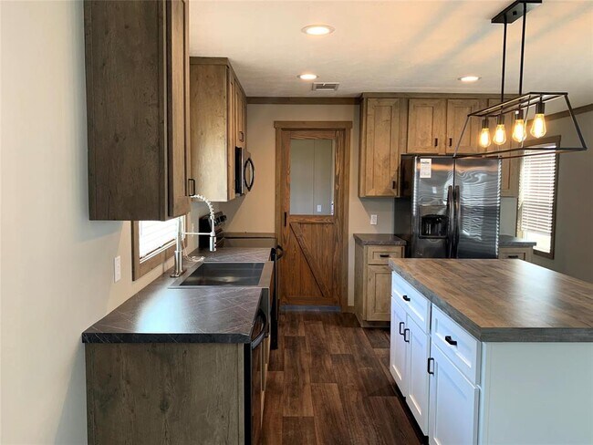Foto del edificio - 176 Wood Fern Dr