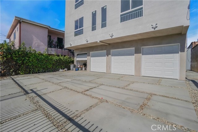 Building Photo - 4921 Normandie Ave