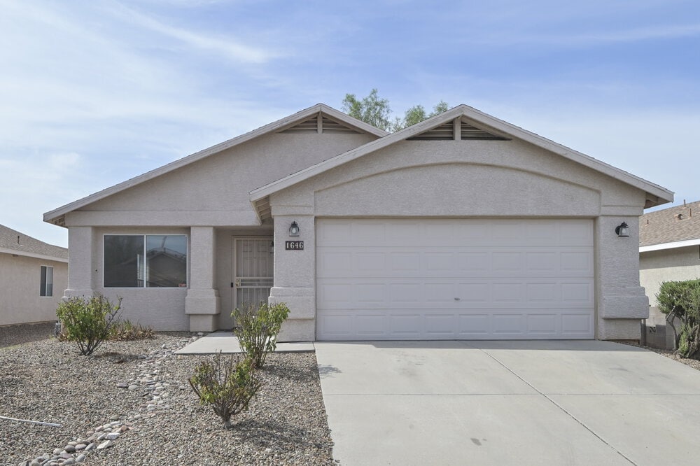 Primary Photo - 1646 E St Apollonia St