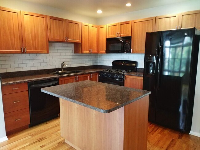 Foto del edificio - 2310 W Bloomingdale Ave