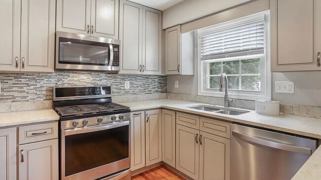 Building Photo - "Coming Soon" Beautiful 4Bd + 2.5Ba + 2 Ca...