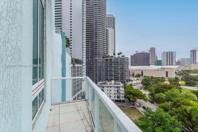 Foto del edificio - 1900 N Bayshore Dr