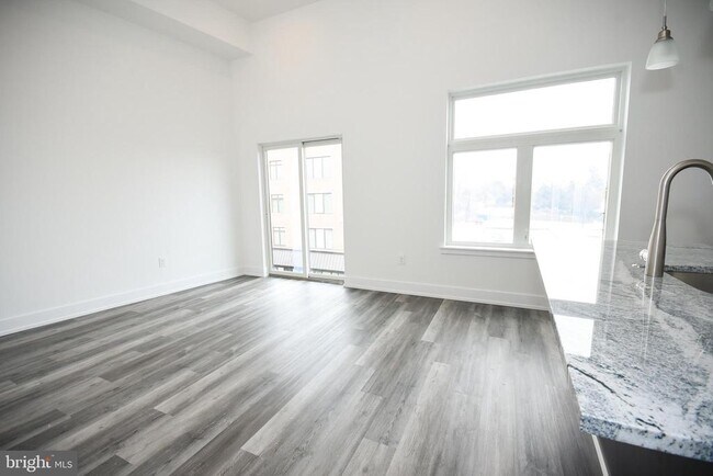 Foto del edificio - 6164 Ridge Ave