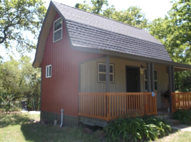 Foto del edificio - Cabin/Tiny House, 1 bed, 1 Bath on 2 Acres