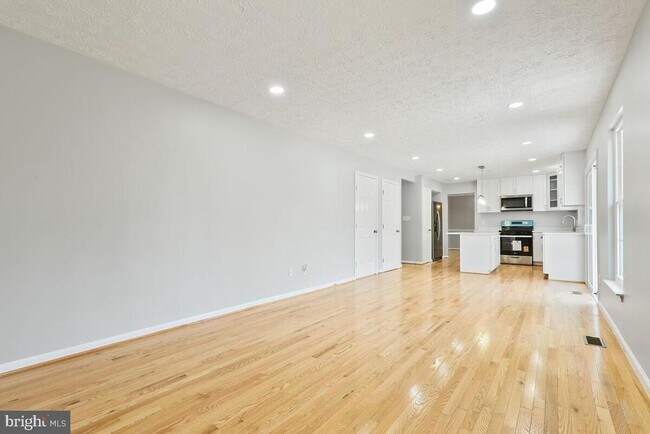 Building Photo - 7802 Shallowbrook Ct