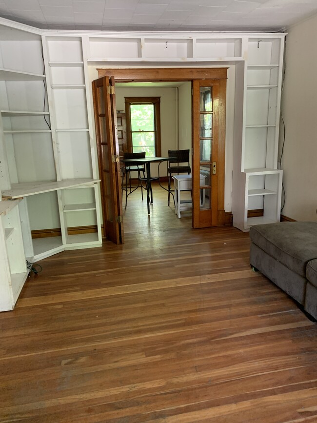 Building Photo - 47 Isham St
