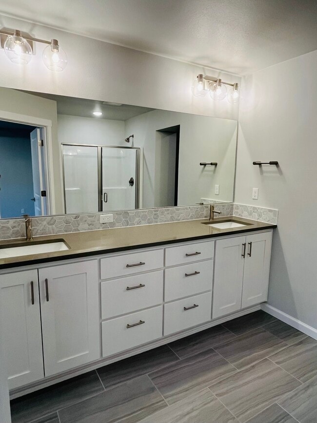 Building Photo - 8206 SE Leafhopper St