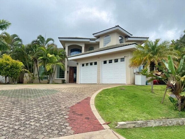 Foto del edificio - Partially Furnished 3 Bedroom / 2.5 Bathroom Custom Home in Sandhill Estates gated community!