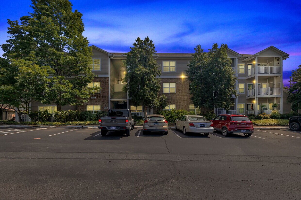 Primary Photo - 2-Bed, 2-Bath Condo in the Heart of Green ...