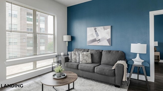 Foto del edificio - 1900 Airport Commerce Dr