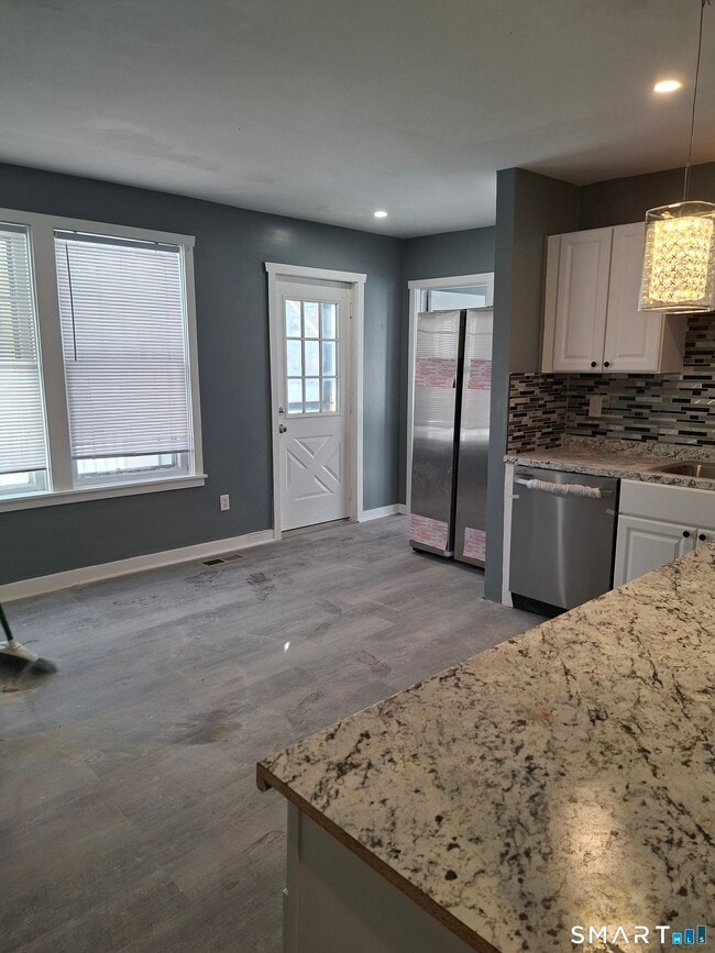 Building Photo - 7 Main St