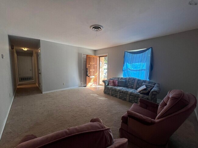 Foto del edificio - 704 W Rebecca Ave