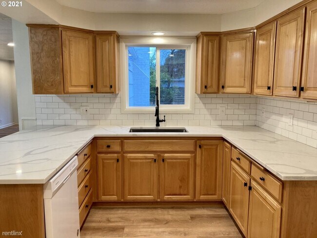 Building Photo - 3 br, 2 bath House - 2930 Elmira Rd