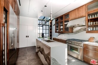 Building Photo - 1302 N Sweetzer Ave