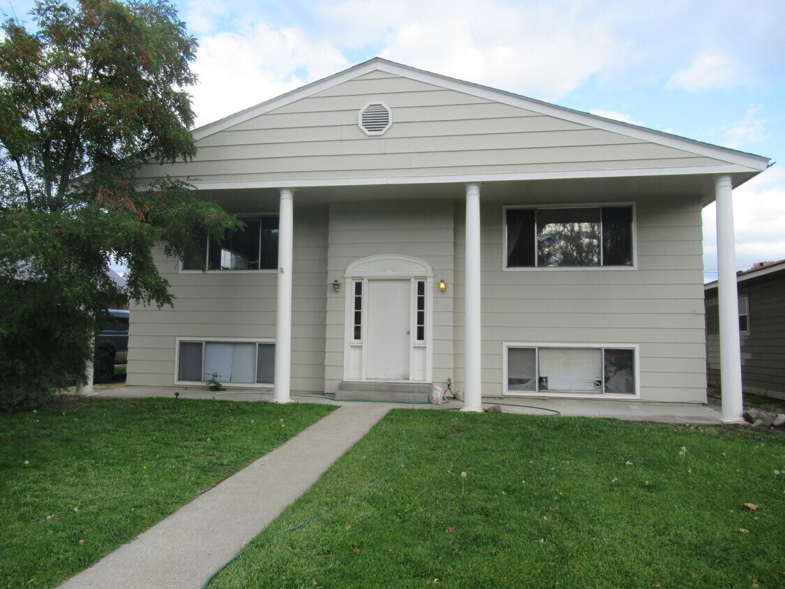 Primary Photo - 208 S Pine St. #1