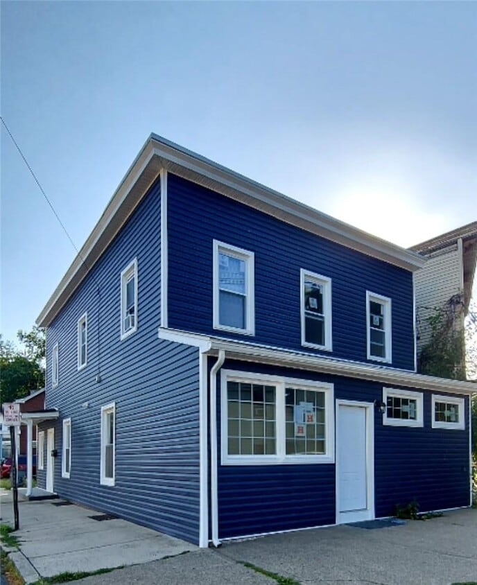 Primary Photo - 143 Broadway