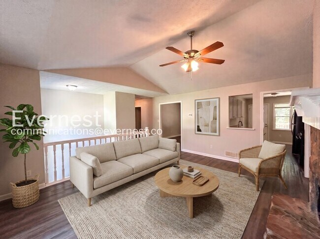 Foto del edificio - 313 Silverthorne Cir