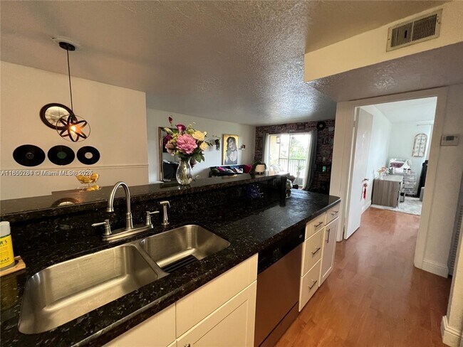 Foto del edificio - 1229 SW 46th Ave