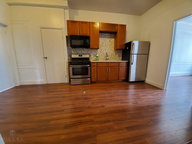 Foto del edificio - *NO FEE* Garden Duplex w/ Huge Private Bac...