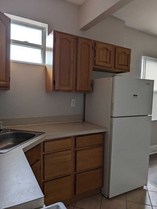 Building Photo - Linden 2227