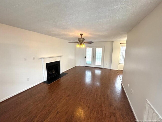 Foto del edificio - 1050 Roundabout Rd