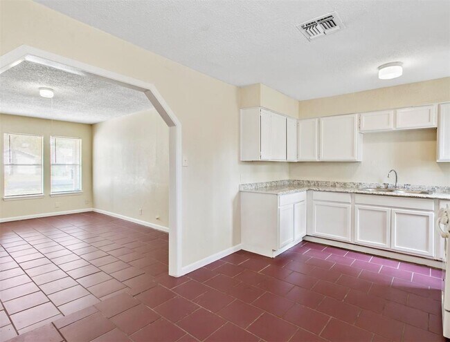 Building Photo - 8122 Homewood Ln