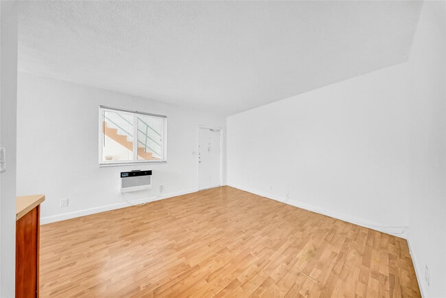 Foto del edificio - 3525 Tyler St