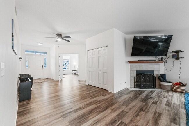 Foto del edificio - 1455 Reserve Ln