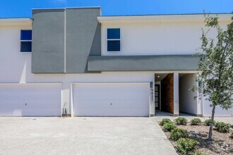 Building Photo - 9921 Bijan Dr