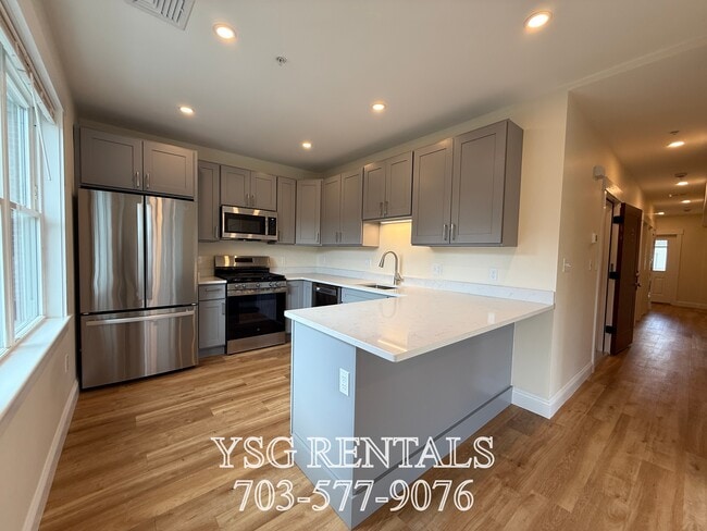 Building Photo - 14 Dorr St