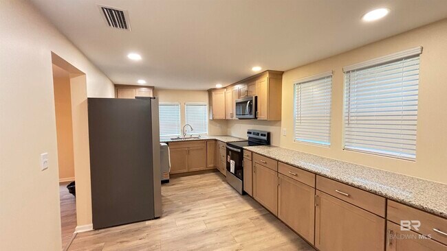 Foto del edificio - 7251 Pinehill Rd