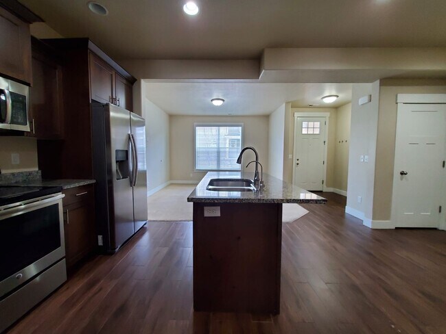 Building Photo - 1613 Calais Villas Way