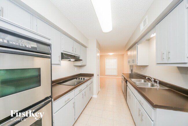 Building Photo - 6319 Solway Dr